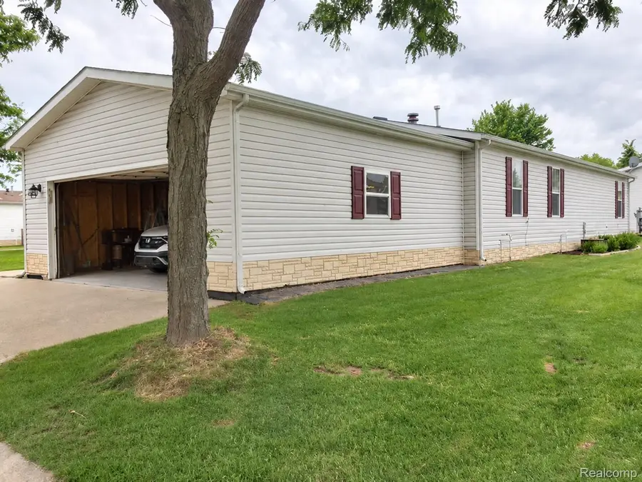 4481 Grape Vine DR, Howell, MI 48843 - #2