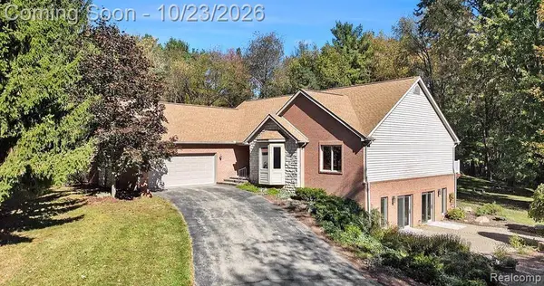 5690 White Lake RD, Clarkston, MI 48346