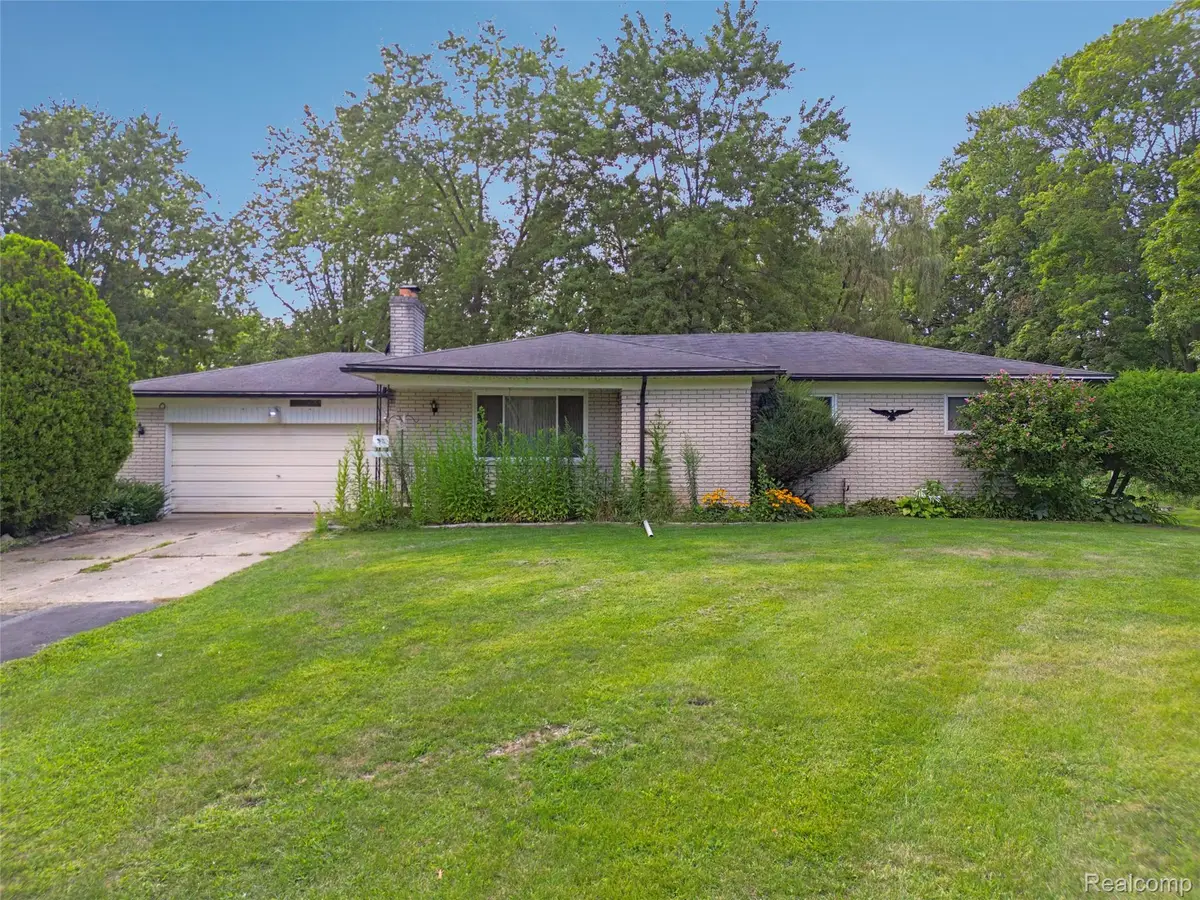 62101 Schoenherr RD, Washington, MI 48094 - #1
