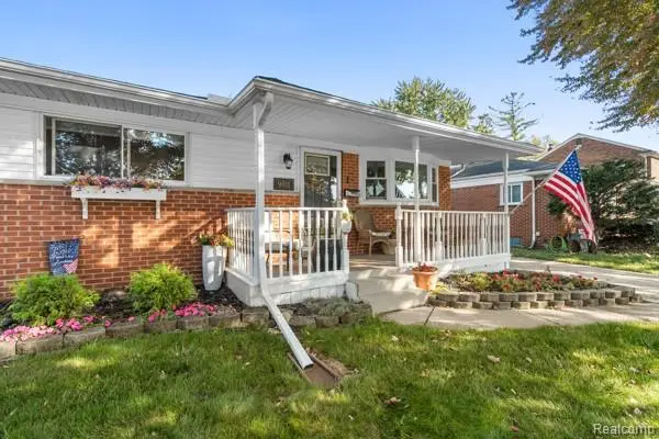 9011 Laurence AVE, Allen Park, MI 48101 - #3