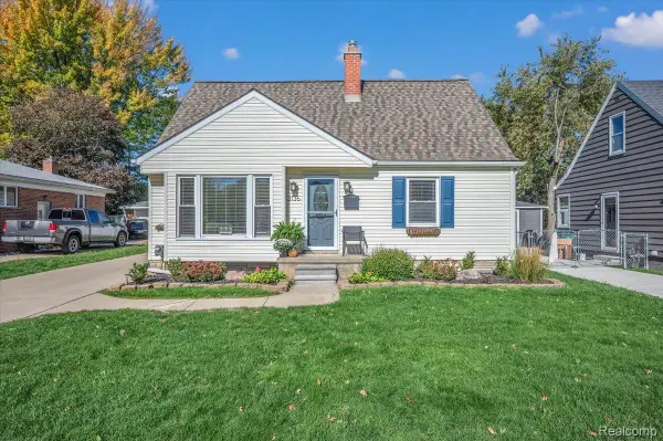 3136 Parker DR, RoyalOak, MI 48073