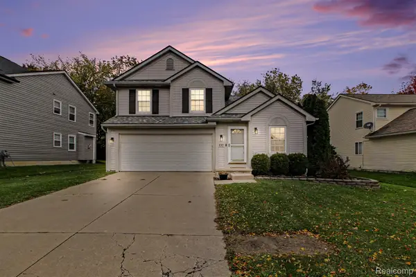 8585 Barrington DR, Ypsilanti, MI 48198