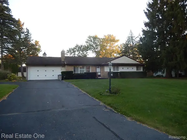 1092 Woodworth DR, GrandBlanc, MI 48439