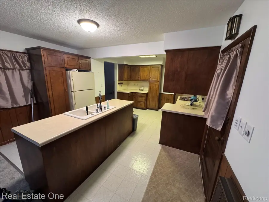 1092 Woodworth DR, Grand Blanc, MI 48439 - #3