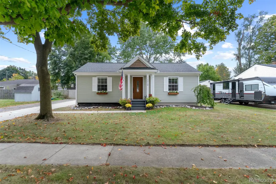 1210 Mildred ST, Flushing, MI 48433 - #2