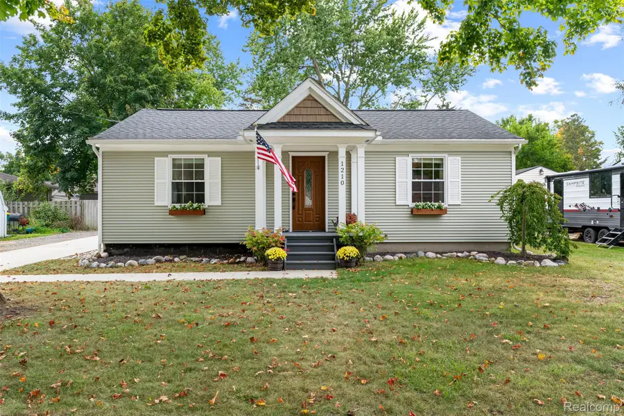 1210 Mildred ST, Flushing, MI 48433 - #3