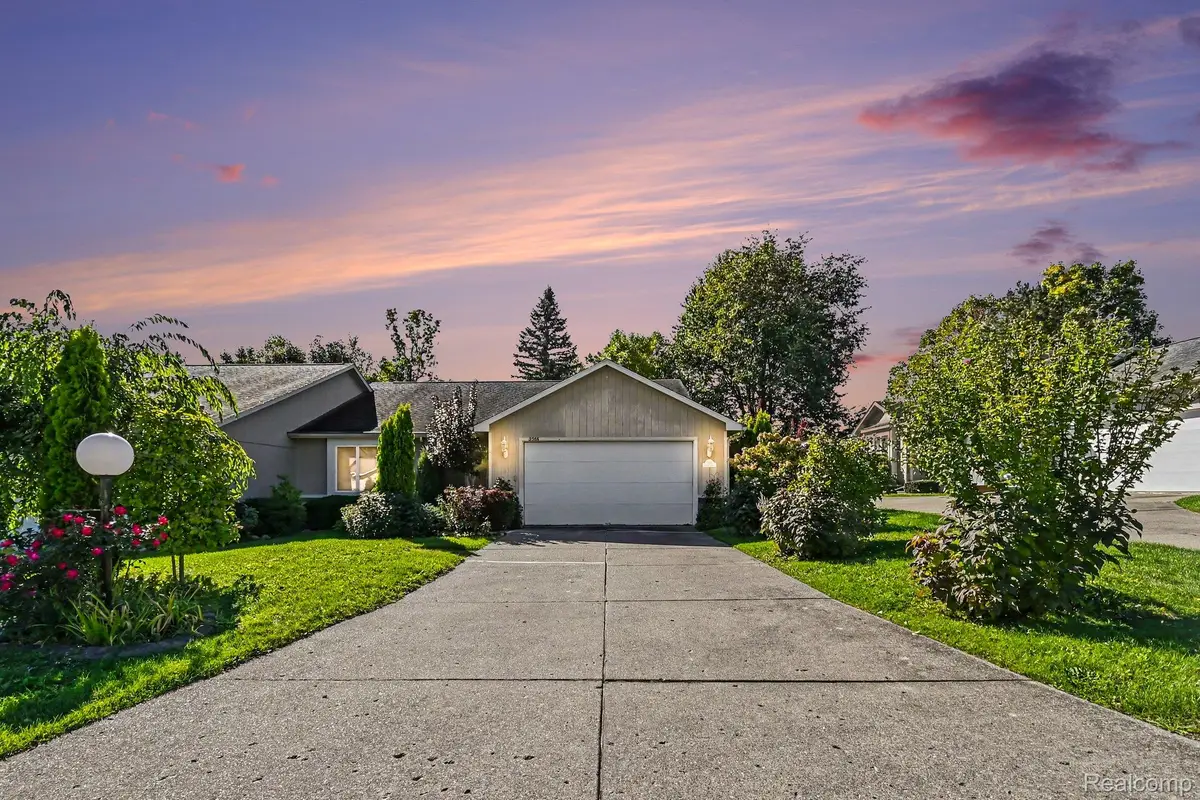5566 Hickory CIR, Flushing, MI 48433 - #1