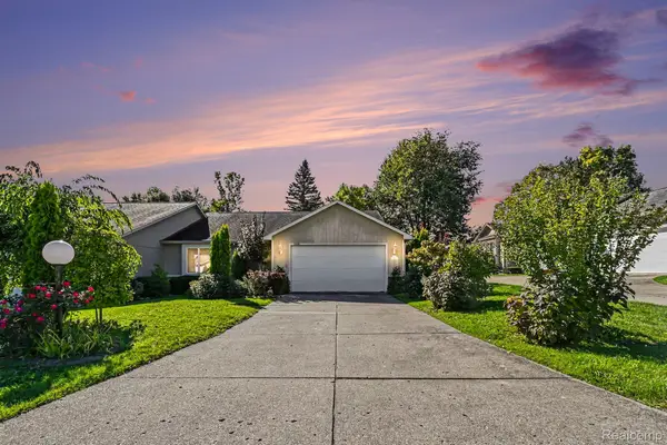 5566 Hickory CIR, Flushing, MI 48433