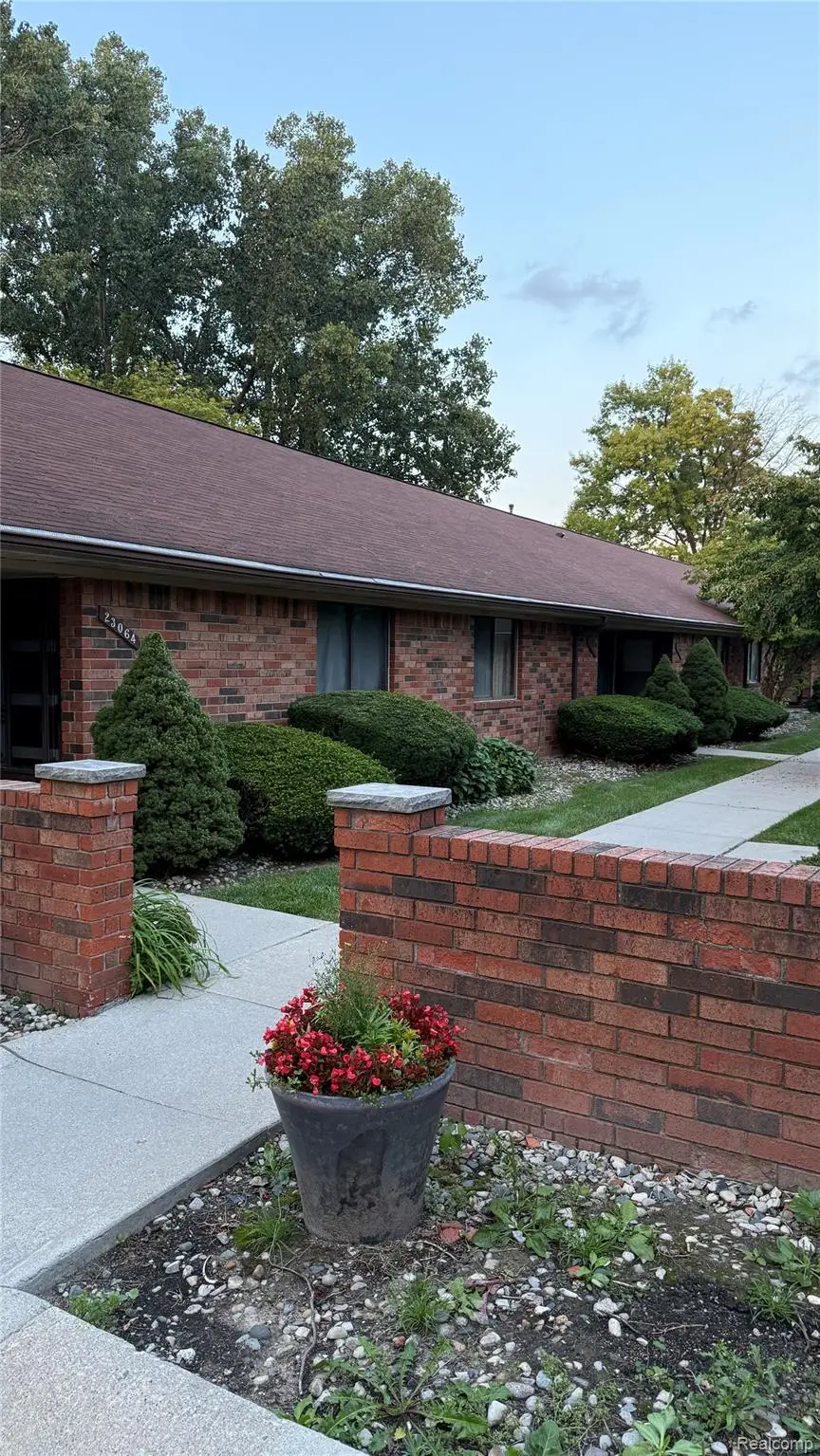 23062 Harrington ST, Clinton Township, MI 48036 - #1