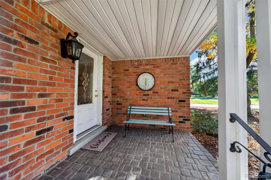 5533 Priory LN, Bloomfield, MI 48301 - #2