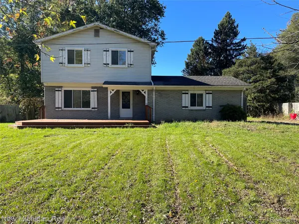 895 Garner N, Milford, MI 48380