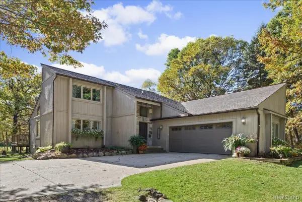 2090 Sherwood CT, Ortonville, MI 48462