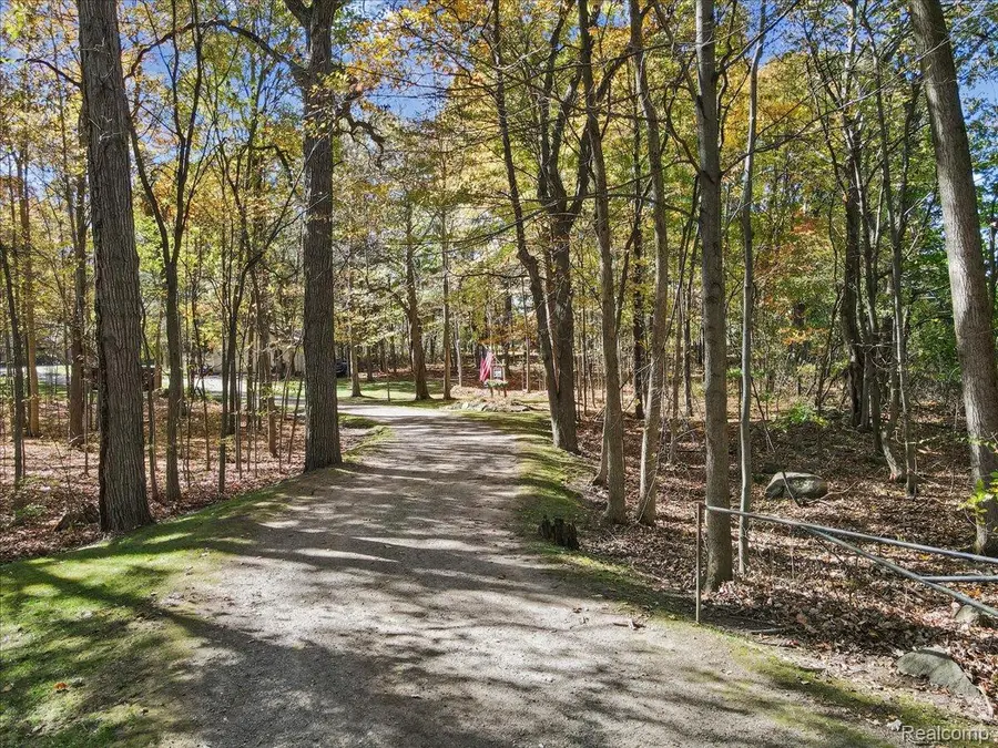 2090 Sherwood CT, Ortonville, MI 48462 - #3