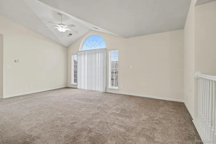 20011 Hidden Oaks DR, Trenton, MI 48183 - #2