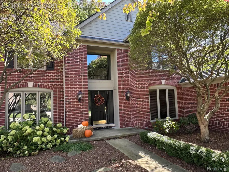 4118 Arcadia DR, Auburn Hills, MI 48326 - #2