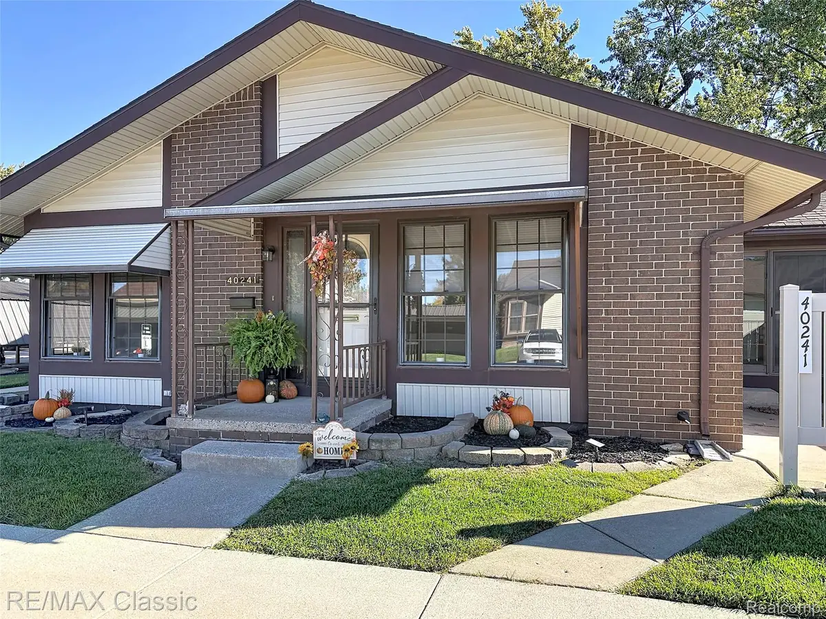 40241 Newport DR, Plymouth, MI 48170 - #1
