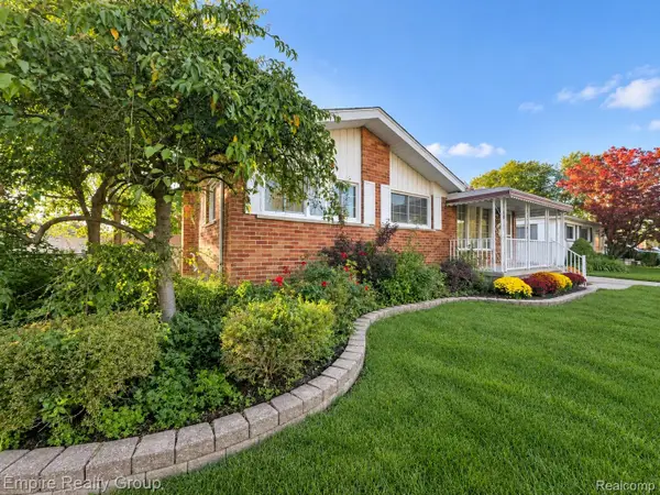 939 Deering ST, GardenCity, MI 48135