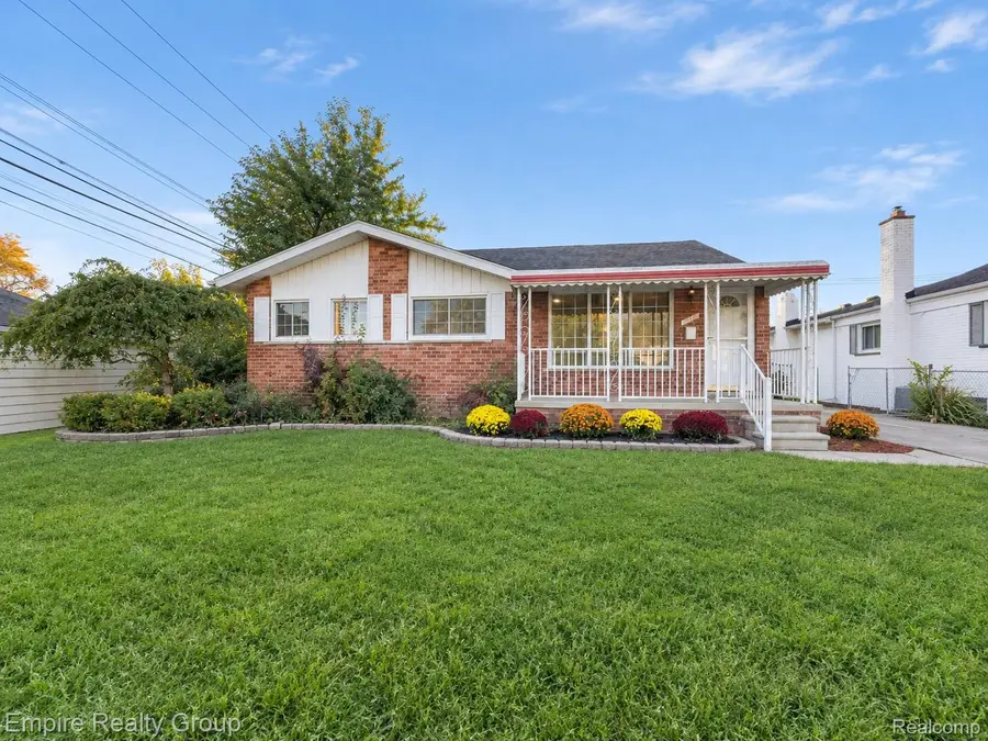 939 Deering ST, Garden City, MI 48135 - #2