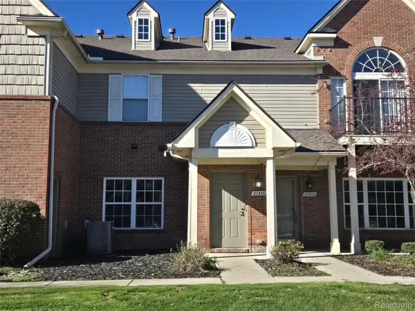 27349 Hidden Oaks DR, Trenton, MI 48183