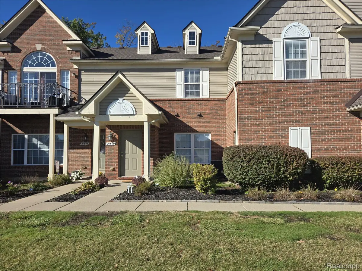 27605 Hidden Oaks DR, Trenton, MI 48183 - #1