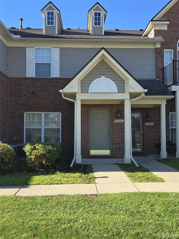 27626 Hidden Oaks DR, Trenton, MI 48183