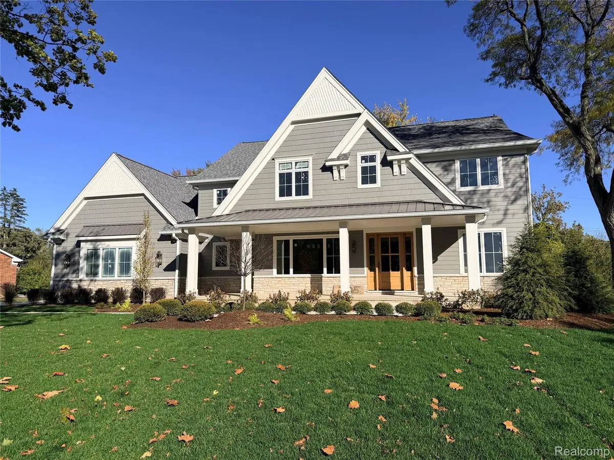 305 Roanoke DR, Bloomfield, MI 48301 - #1