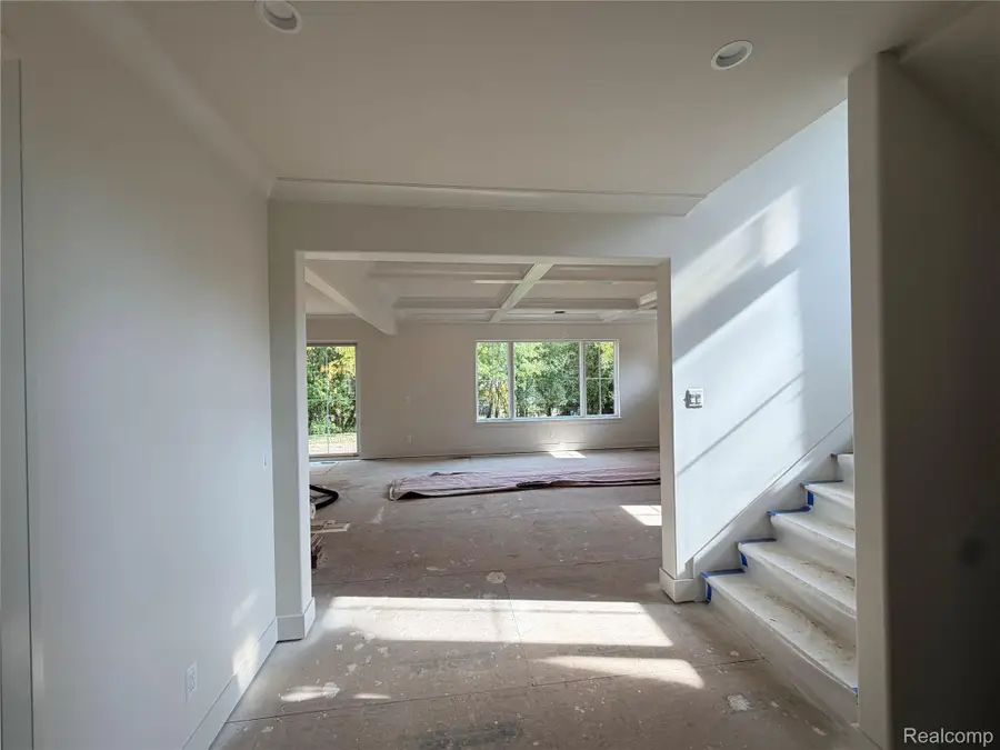 305 Roanoke DR, Bloomfield, MI 48301 - #3