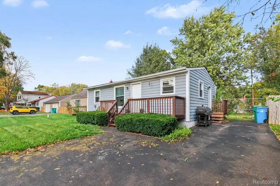 3291 Melmoor ST, Commerce Township, MI 48382 - #2