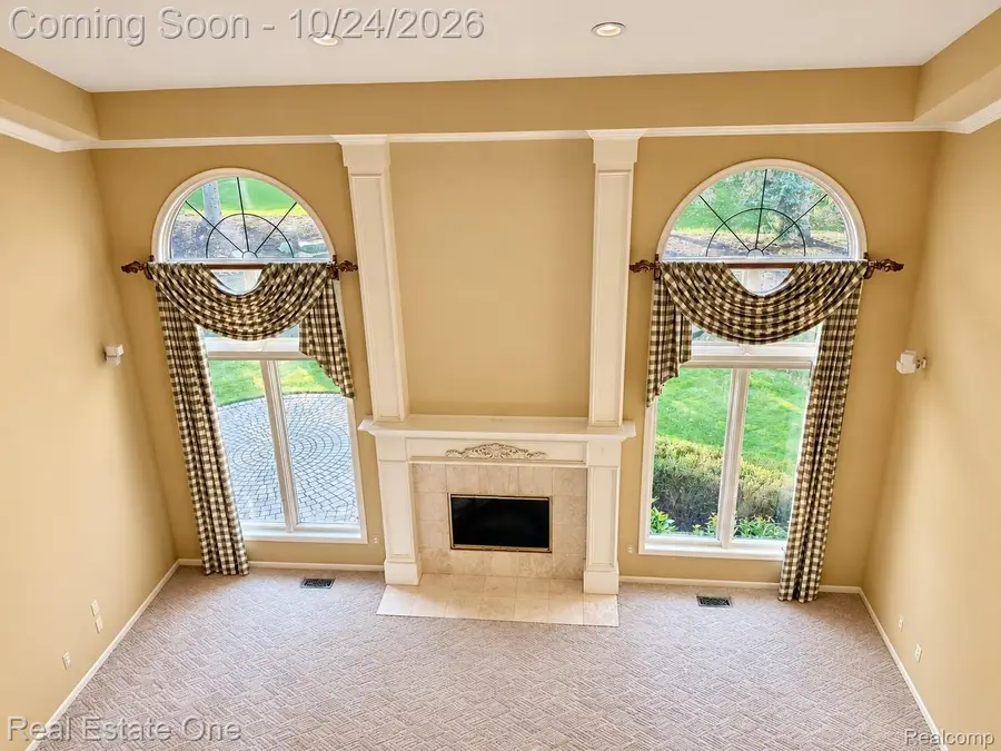 3623 Nesting Ridge DR, Rochester Hills, MI 48309 - #3
