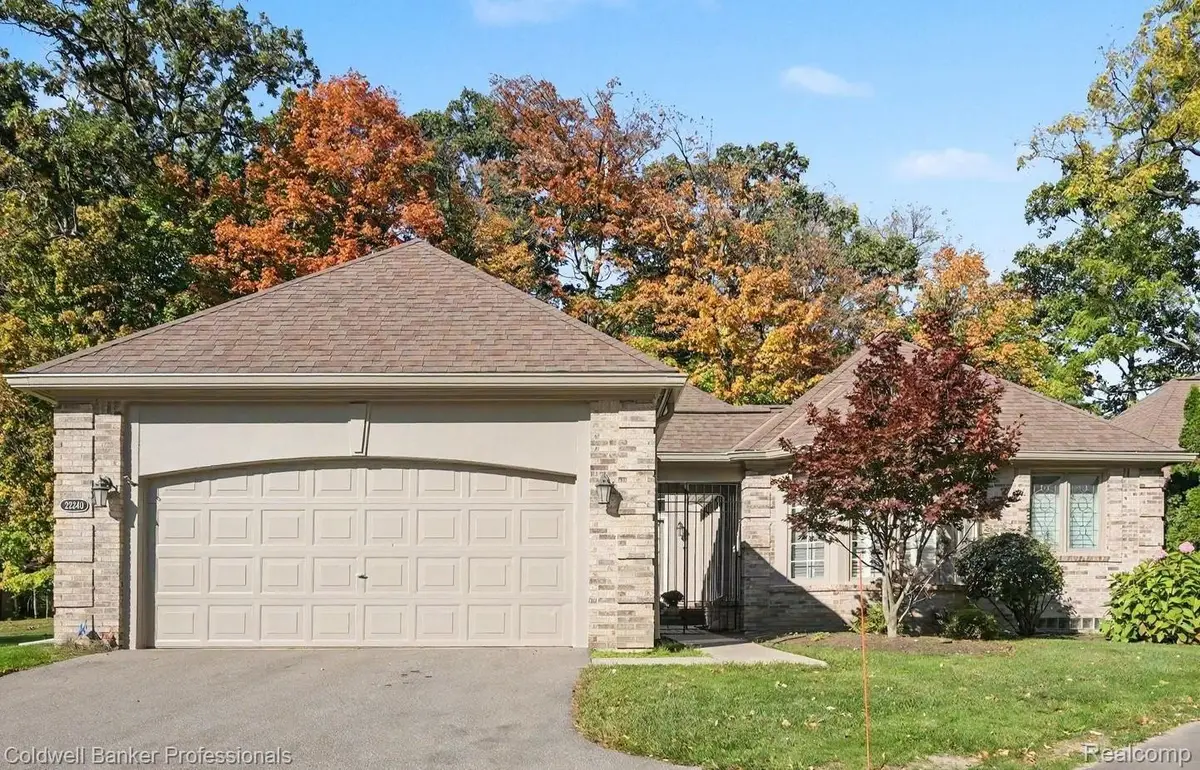 22240 Village Pines DR, Southfield, MI 48025 - #1