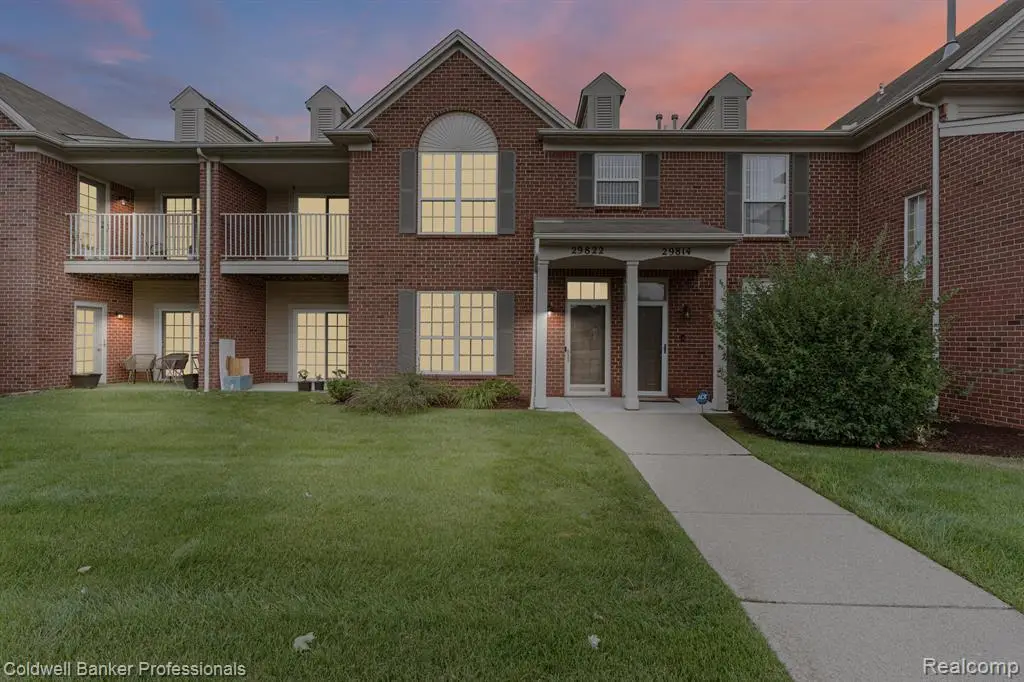 29822 Heritage PKWY, Warren, MI 48092 - #1