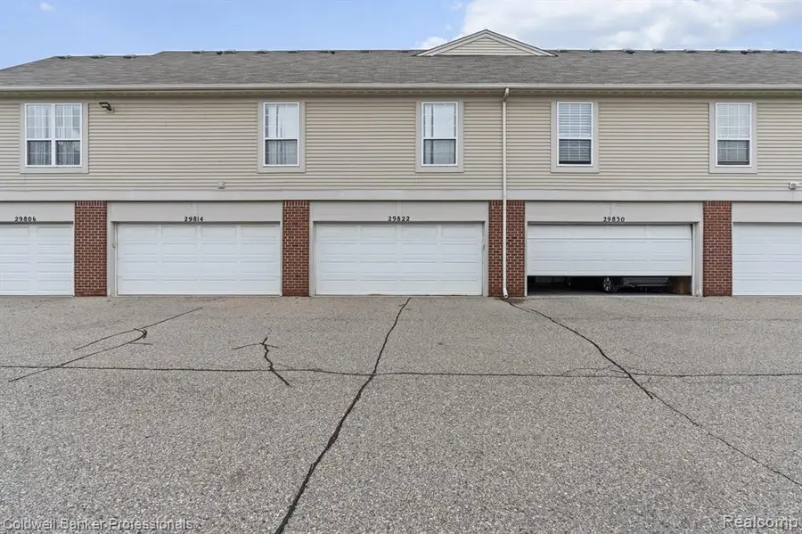 29822 Heritage PKWY, Warren, MI 48092 - #3