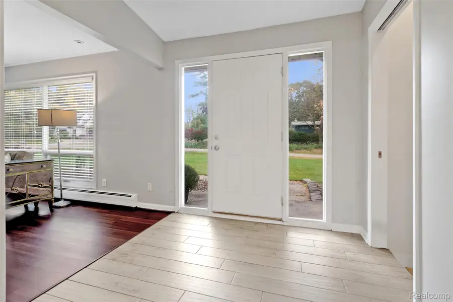 6872 E Knollwood CIR, West Bloomfield, MI 48322 - #3