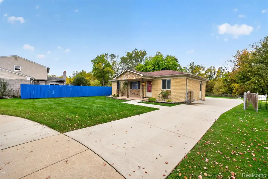 26402 Willow CV, Woodhaven, MI 48183 - #3
