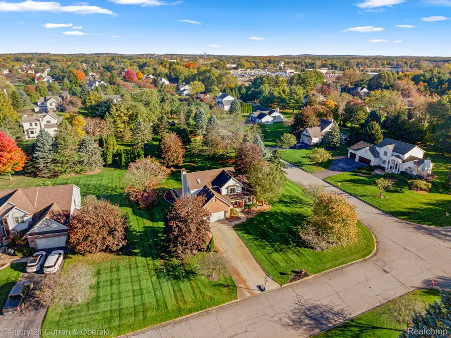 9279 Azalea CT, Brighton, MI 48116 - #3