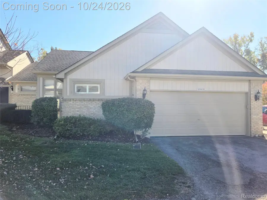 29470 Cove Creek LN, Farmington Hills, MI 48334 - #3