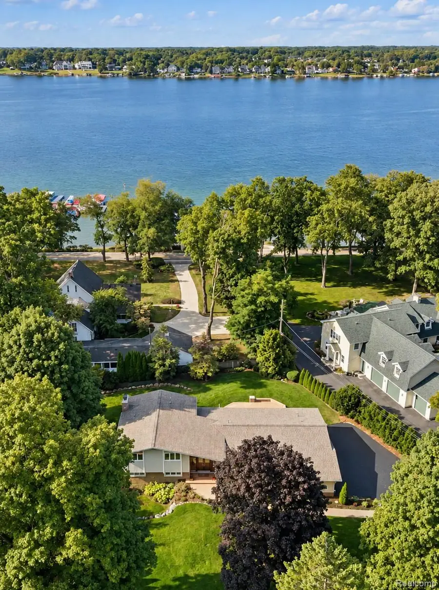 2564 Charel CT, West Bloomfield, MI 48324 - #2