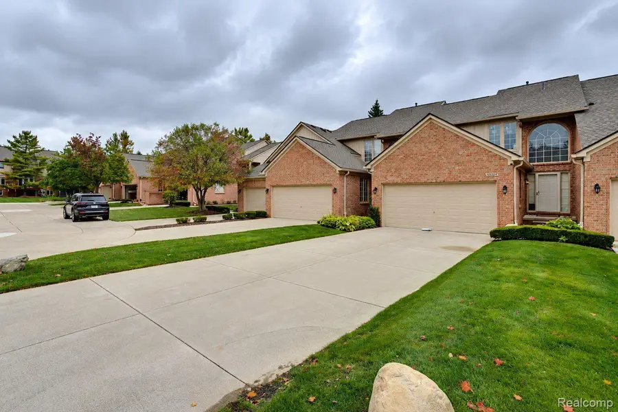 55388 Boardwalk DR, Shelby, MI 48316 - #3