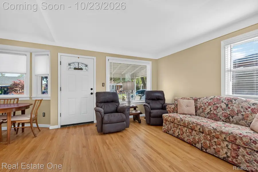 15203 Dasher AVE, Allen Park, MI 48101 - #3