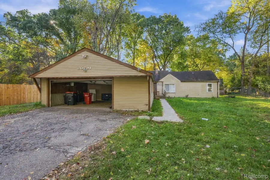 20791 Westland DR, Southfield, MI 48075 - #2