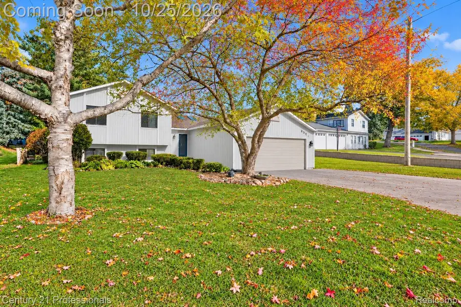2321 Marwood DR, Waterford, MI 48328 - #2