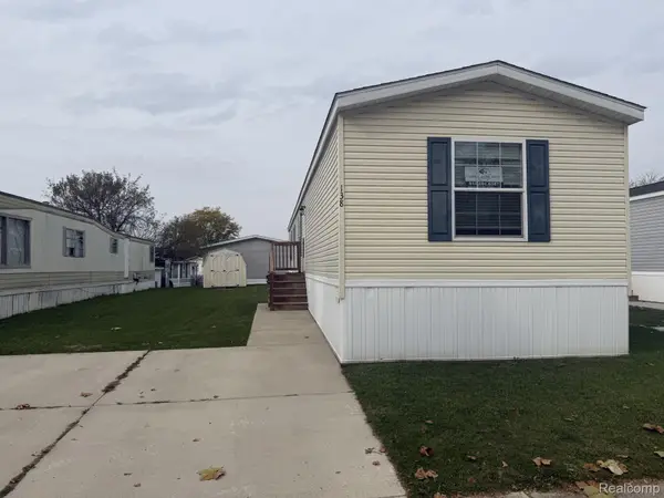 138 E LaGrande ST, Howell, MI 48843