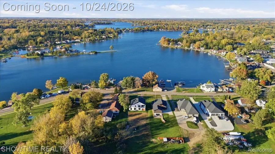 2105 S Long Lake RD, Fenton, MI 48430 - #3