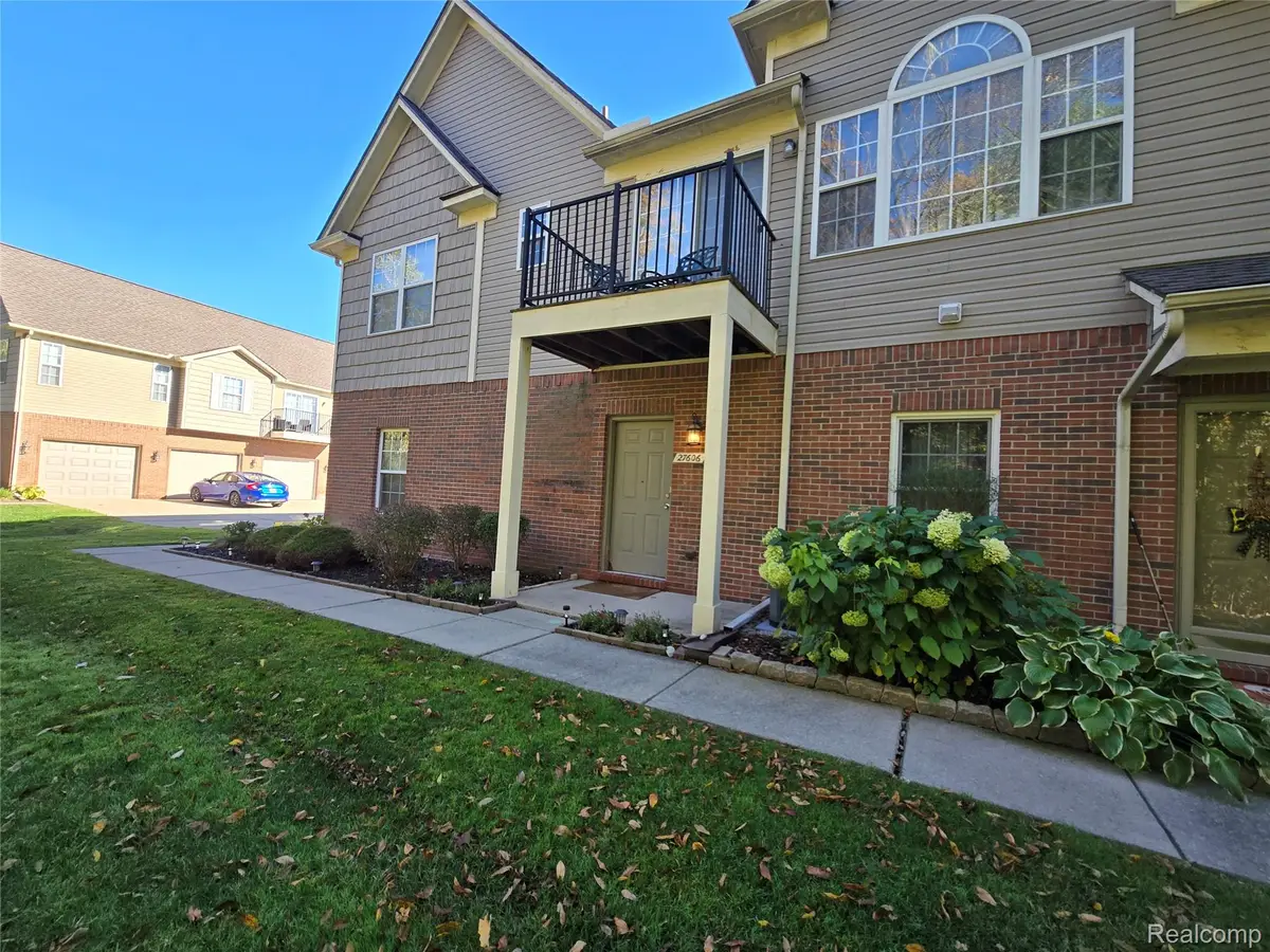 27606 Hidden Oaks DR, Trenton, MI 48183 - #1