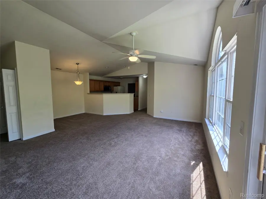 27606 Hidden Oaks DR, Trenton, MI 48183 - #2