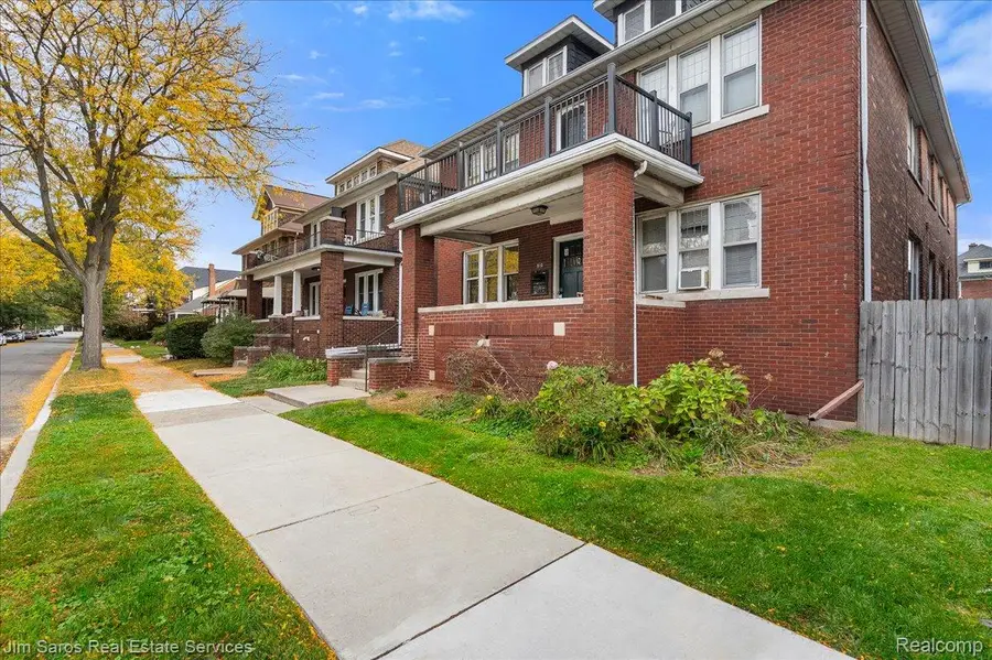 910 Beaconsfield AVE, Grosse Pointe Park, MI 48230 - #2