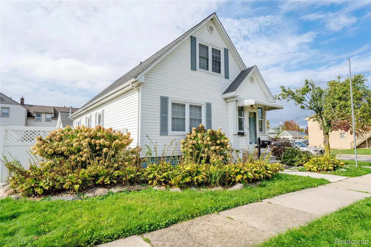 2302 1st ST, Wyandotte, MI 48192 - #1