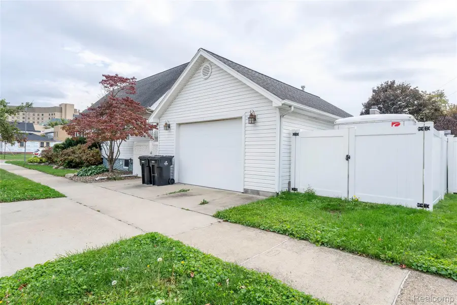2302 1st ST, Wyandotte, MI 48192 - #3