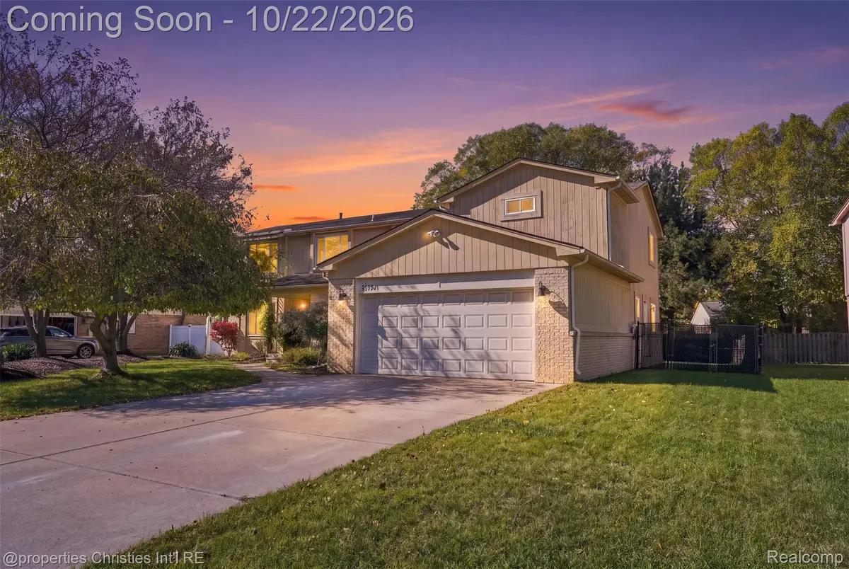 37741 Hollyhead DR, Farmington Hills, MI 48331 - #1