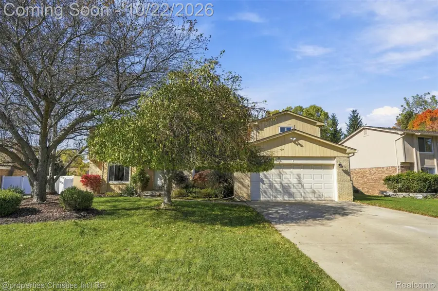 37741 Hollyhead DR, Farmington Hills, MI 48331 - #3